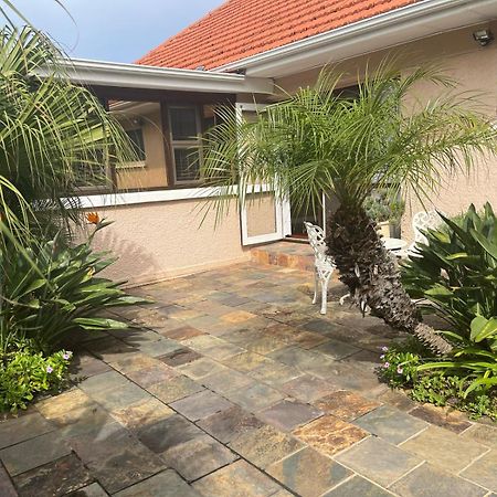 At Sta-Plus Guest House Port Elizabeth Exteriör bild