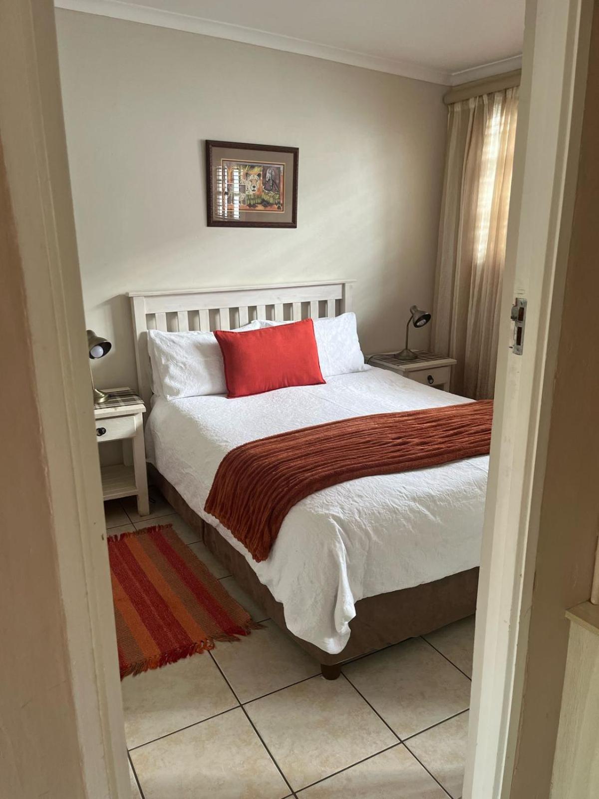 At Sta-Plus Guest House Port Elizabeth Exteriör bild